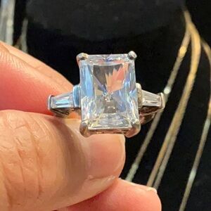 Elegant Silver 925 Women's Ring AAA 10ct Moissanite